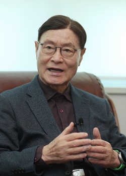 김중권 전 대표(새천년민주당)는 지난 1월 24일 마포구 그의 사무실에서 본지와 인터뷰하고 있다.ⓒ시사오늘 권희정 기자