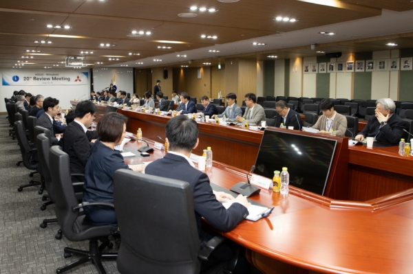 한국가스공사와 일본 미쓰비시상사 관계자들이 18일 열린 ‘KOGAS-미쓰비시 제20차 정례회의’에서 발언하고 있다. ⓒ한국가스공사