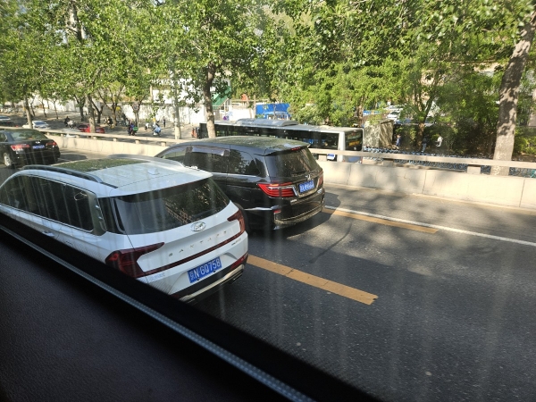 중국 베이징 시내를 돌아다니는 동안 어렵게 만난 현대차 싼타페의 모습.