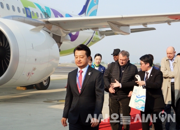 국제박람회기구(BIE) 환송식에 함께한 안병식 에어부산 대표의 모습. ⓒ 공동취재단