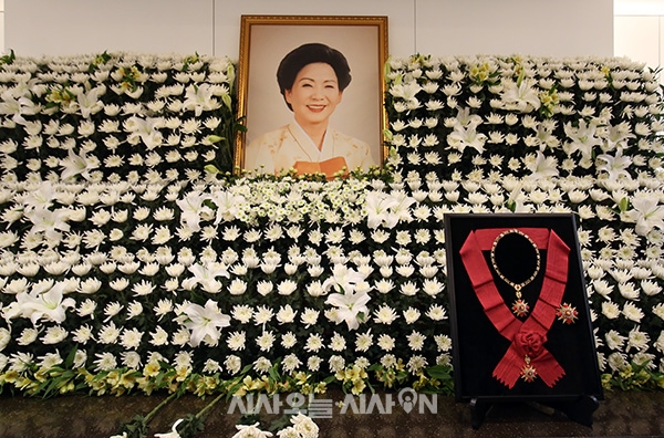 8일 오전 서울 종로구 서울대학교병원 장례식장에 고 김영삼 전 대통령 부인 손명순 여사 빈소가 마련되어 있다. ⓒ 시사오늘 권희정 기자