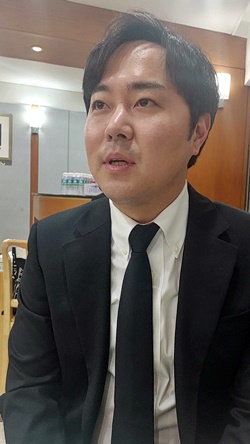 부산 서동구 총선 출마에 도전장을 낸 국민의힘 김인규 예비후보는 YS 손자다. 할머니인 손명순 여사가 별세하면서 경선 선거운동 기간 빈소를 지키고 있다.ⓒ시사오늘